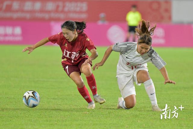 包含重大揭秘：女足赛场冠军争夺赛情揭晓的词条