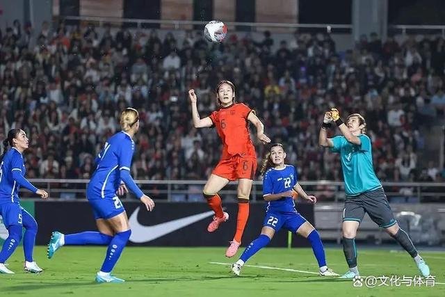 中国女足遭遇困难，队员拼尽全力争取胜利！的简单介绍