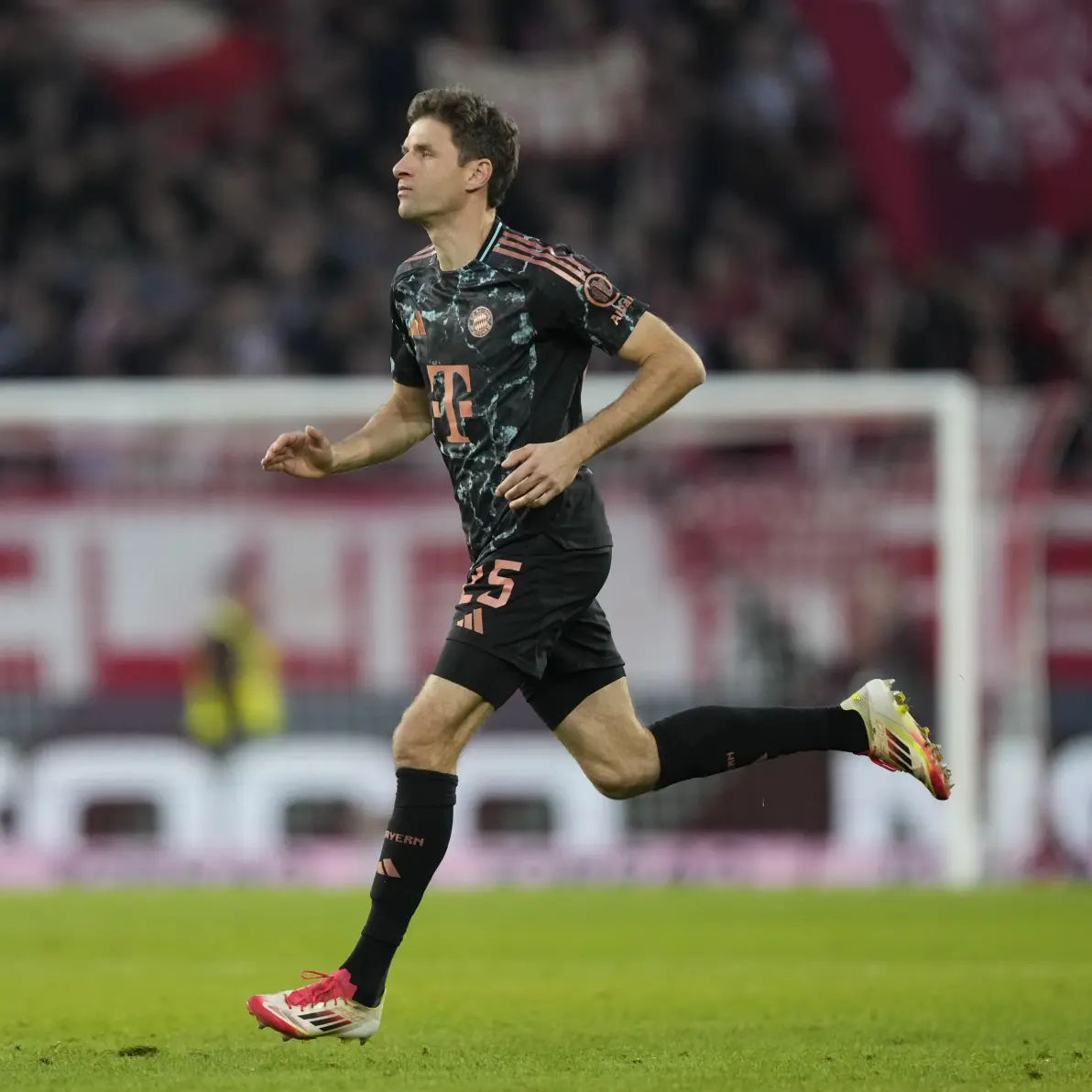 弗赖堡球员受伤缺席，球队关键战役备战困难的简单介绍