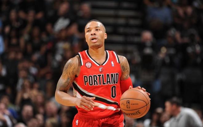 包含开拓者队青年球员脱颖而出，为胜利贡献力量的词条