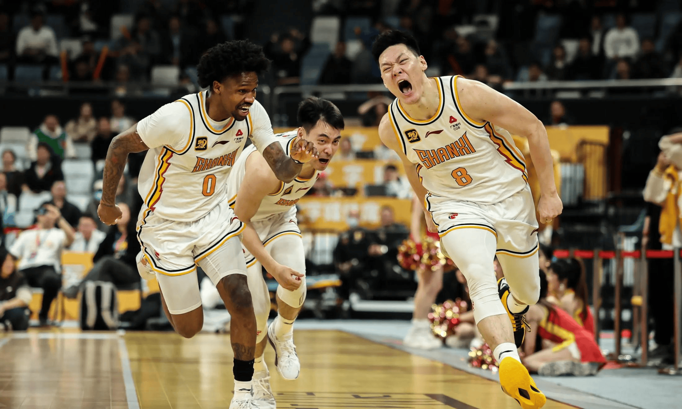 新晋球员大放异彩，助球队惊险晋级