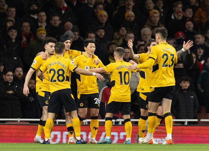 关于狼队主场击败伯恩利，保持不败不败纪录的信息