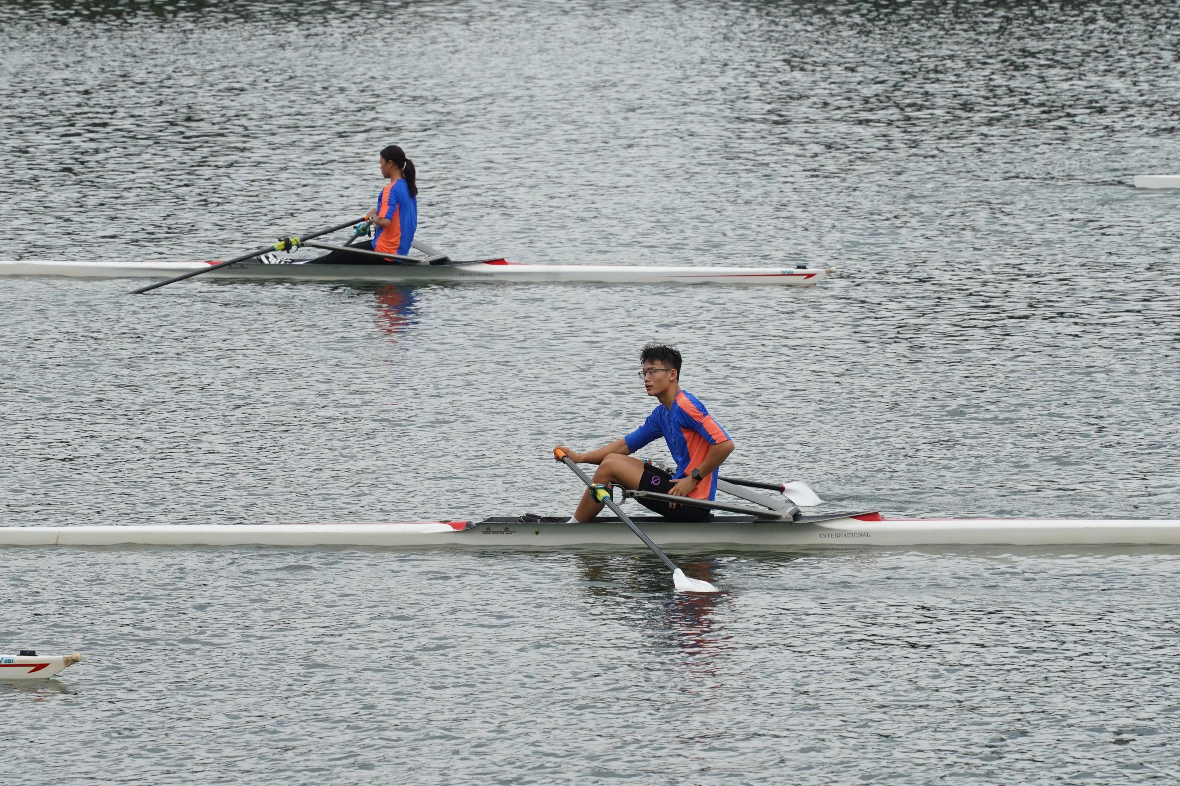 包含赛艇单人小组比赛里约熟悉水域上演激烈抢夺的词条