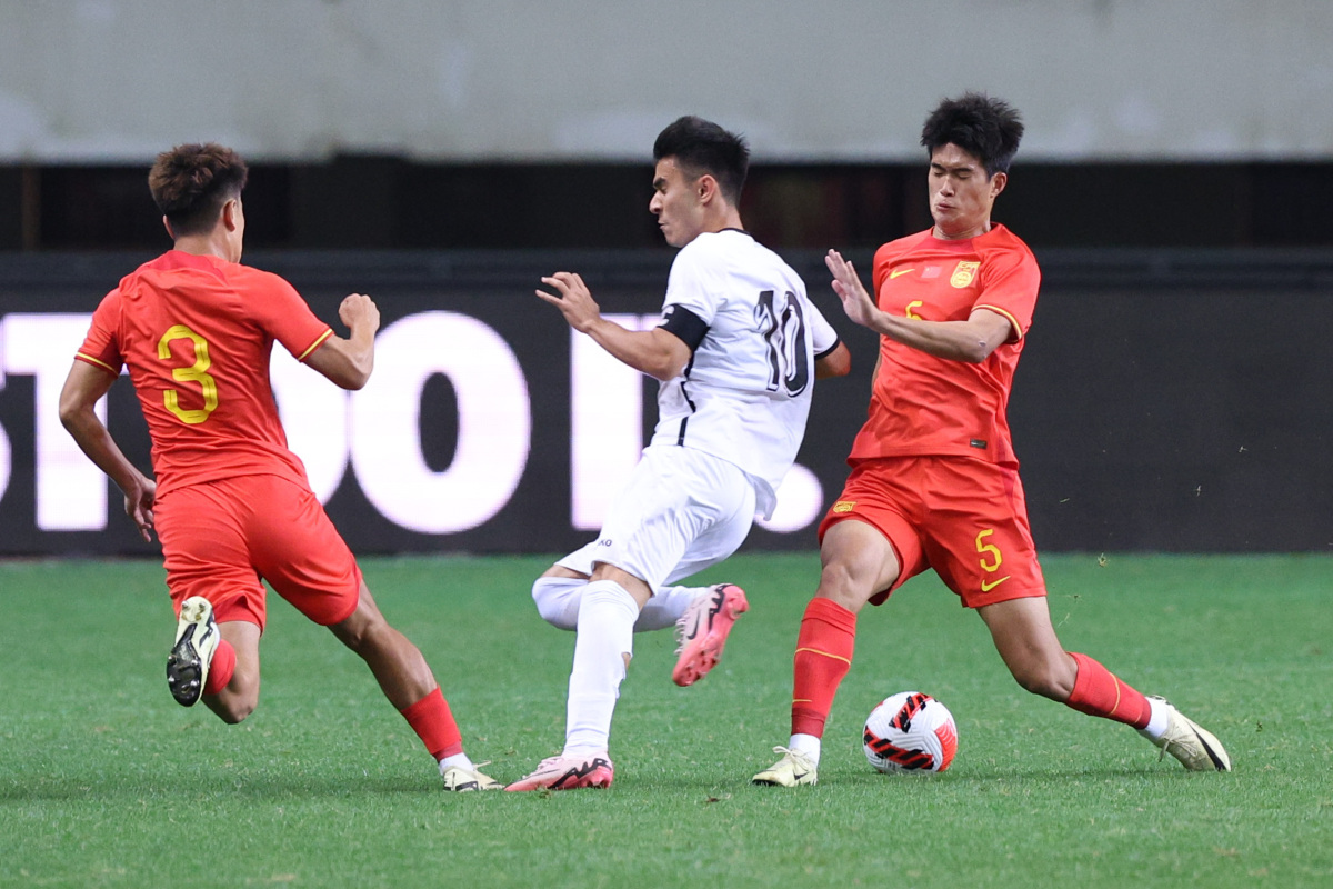 亚洲足球赛事中球员表现出色