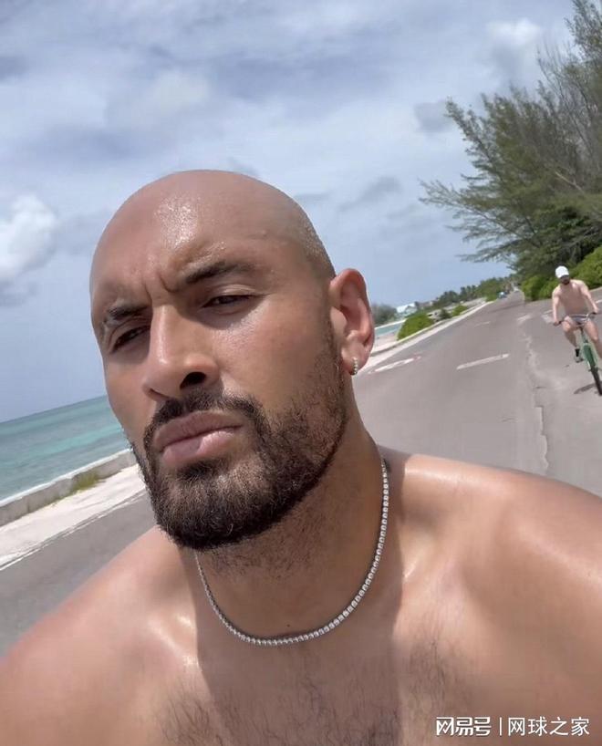 英国网球队强势意大利网球队，克耶高斯绝境逆转的简单介绍