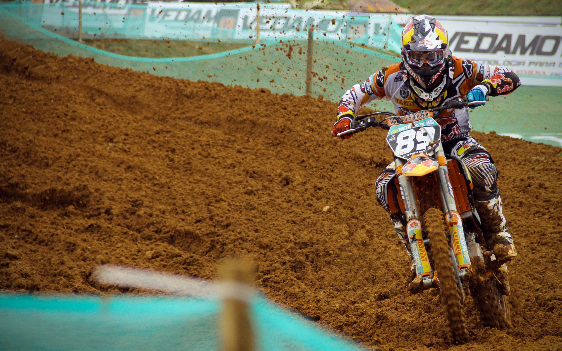 莱奥关键时刻挺身而出，几内亚粉碎哥伦比亚晋级神话