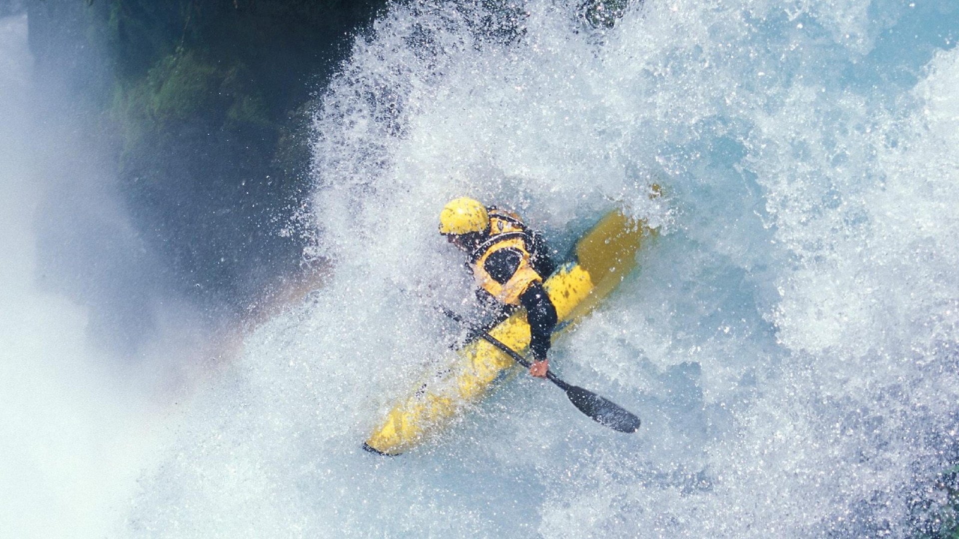 利拉德用实力证明自己，广东队险胜雄鹿，跨越篮球世界的双重奏